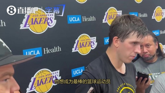 里夫斯猛夸东契奇：他最后30秒投进5记半场三分，简直太夸张了